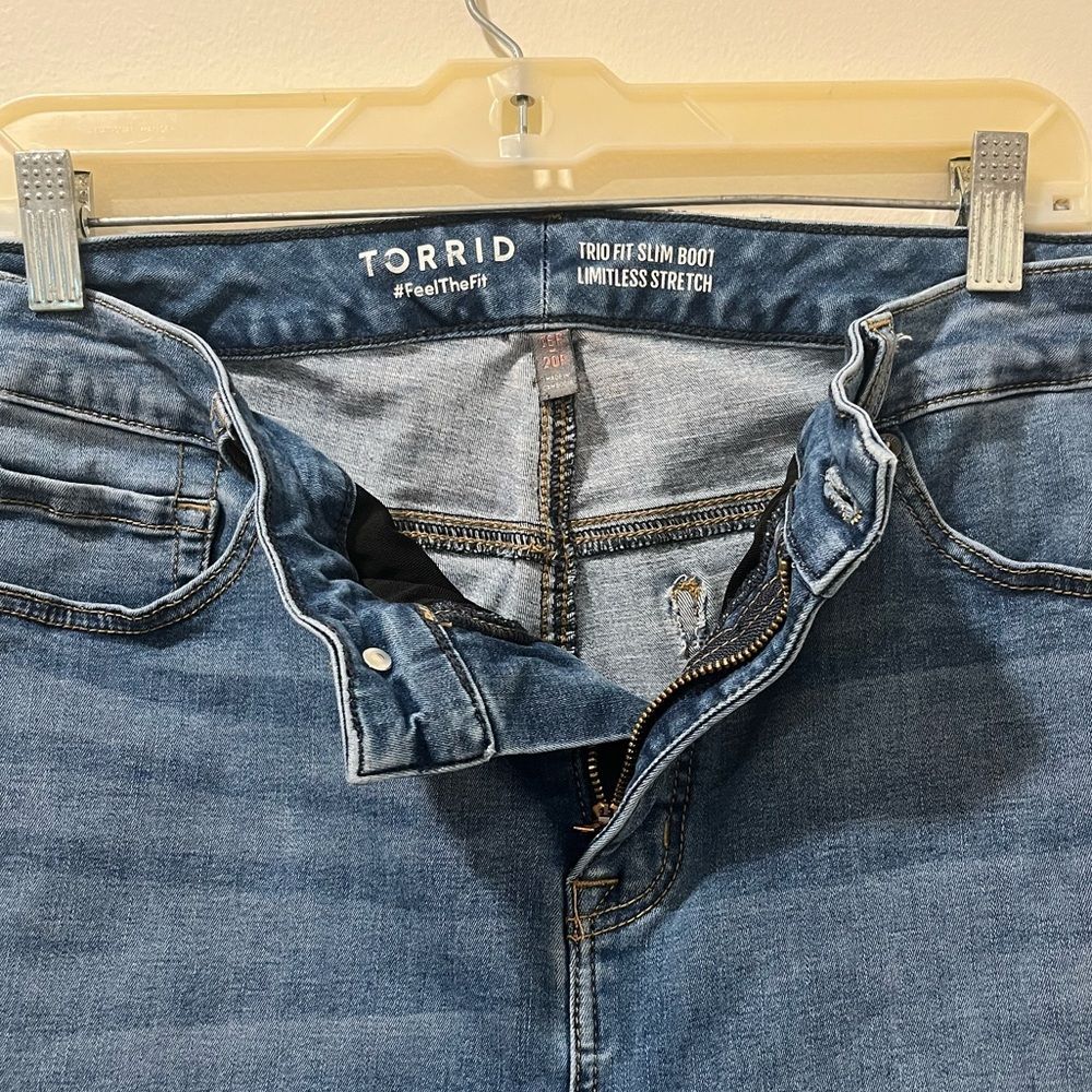 Torrid Trio Fit Slim Boot Denim Blue Jeans Stretch Size 16 - Picture 4 of 14